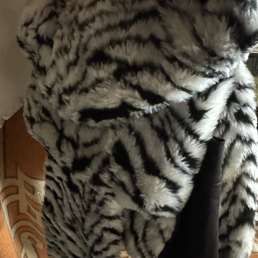 Snow Leopard Print Costume Set - Picture 3 of 4